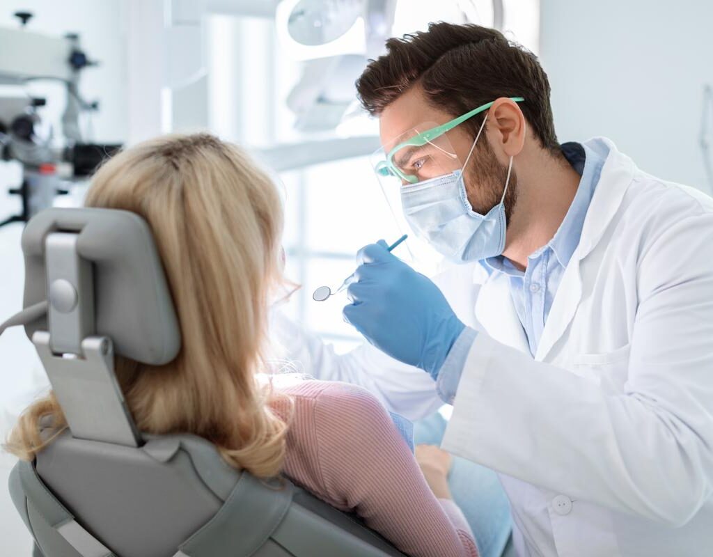 Explore a ampla gama de serviços odontológicos que oferecemos, desde cuidados preventivos 